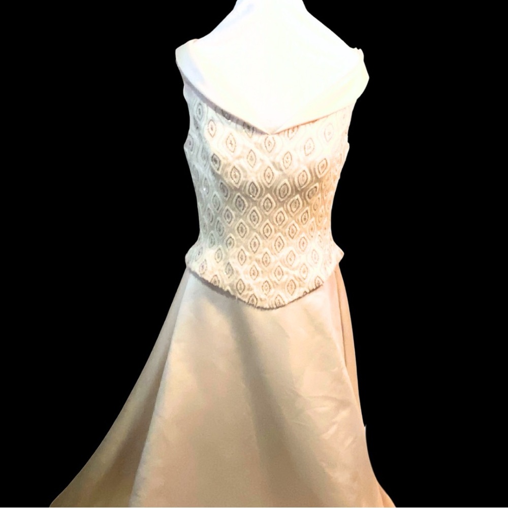 Wedding dress Anjolique with beaded corset and full train - Picture 3 of 5